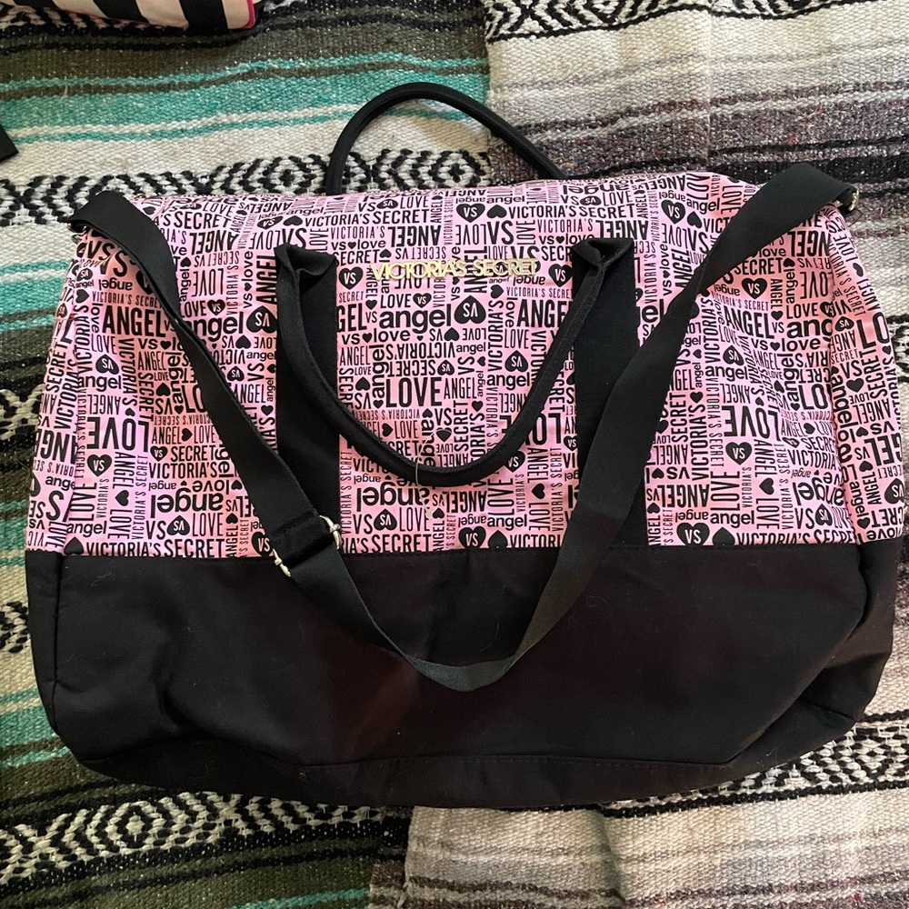 VICTORIA SECRETS DUFFLE BAG